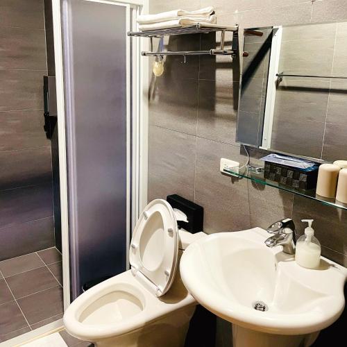 a bathroom with a toilet and a sink at Landay Homestay in Yilan City
