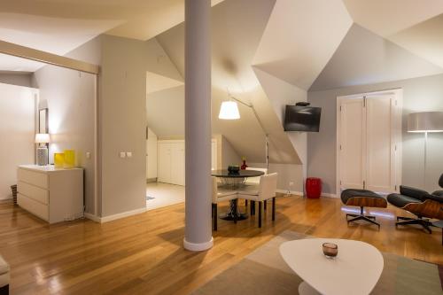 FLH Baixa-Chiado Library Loft
