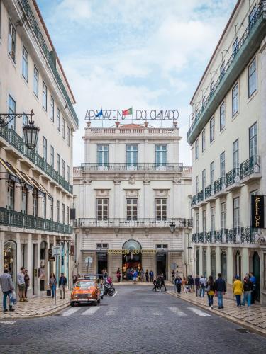 FLH Baixa-Chiado Library Loft