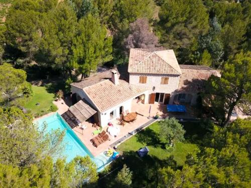 Villa exceptionnelle à Rousset avec piscine privée