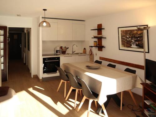 Appartement rénové pour 6 pers., balcon exposé sud, pieds des pistes, proche centre station et calme. - FR-1-322-146