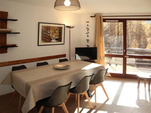 Appartement rénové pour 6 pers., balcon exposé sud, pieds des pistes, proche centre station et calme. - FR-1-322-146