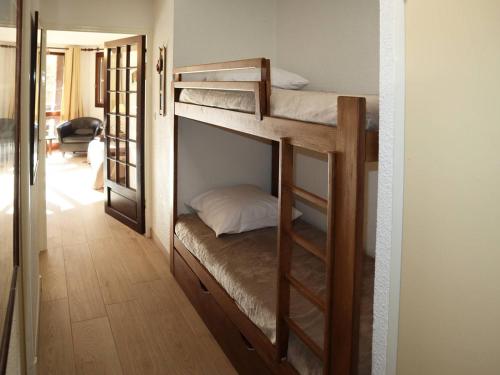 Appartement rénové pour 6 pers., balcon exposé sud, pieds des pistes, proche centre station et calme. - FR-1-322-146
