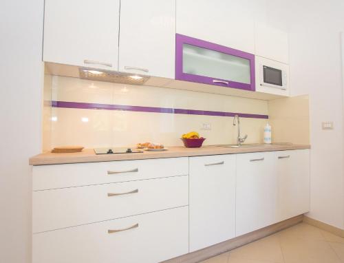Cucina o angolo cottura di Villa Birikina apartments with pool