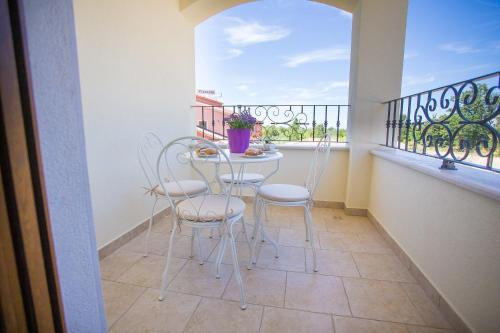 Balcone o terrazza di Villa Birikina apartments with pool