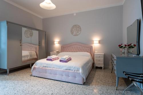 a bedroom with a bed and a dresser and a mirror at B & B L'ABBRACCIO in Agnone