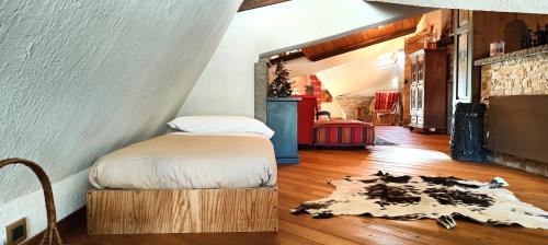 a bedroom with a bed and a rug on the floor at Hostdomus - Weekend apartments in Pragelato