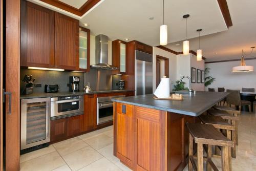 Ko Olina Beach Villas O410 - 2BR Luxury Condo with Partial Ocean View & 1 Free Parking