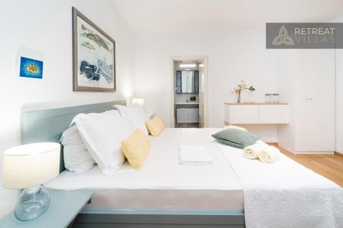 Katil atau katil-katil dalam bilik di Villa Eleona with private pool and garden