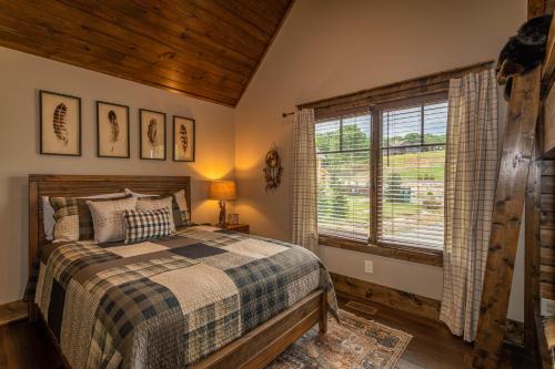 a bedroom with a bed and a window at Eagles Overlook at Eagles Nest in Elk Park