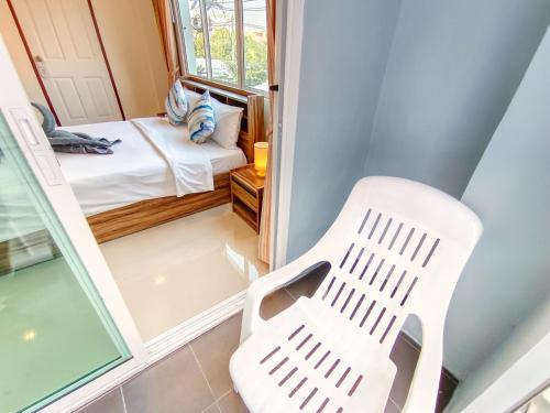 Ένα ή περισσότερα κρεβάτια σε δωμάτιο στο Sailor Hotel Pattaya