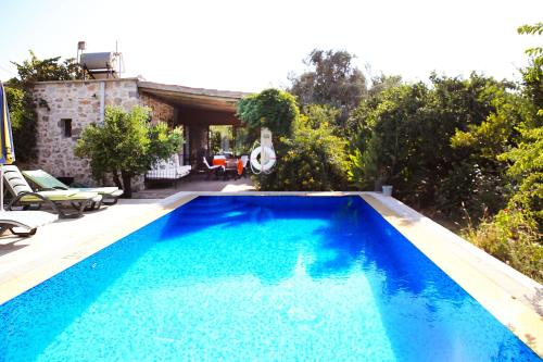 Swimmingpoolen hos eller tæt på Villa Limon by Important Group Travel