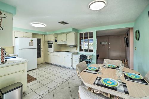 a kitchen and dining room with a table and chairs at Cozy Holiday Home with Yard about 5 Mi to Beach! in Holiday