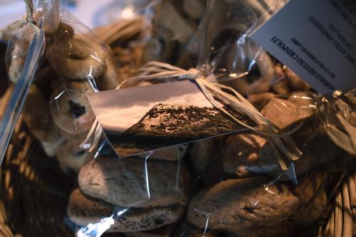 a bunch of cookies in a basket at Albergo Diffuso Crispolti in Labro Rieti