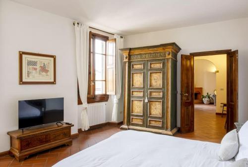 D/T Elegant & Spacious Flat 2' walk train station
