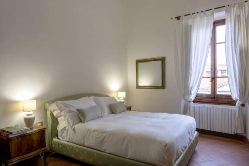 D/T Elegant & Spacious Flat 2' walk train station