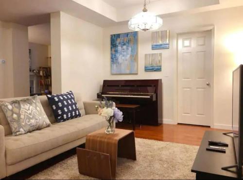 @ Marbella Lane - 4BR Homey Home w/ Piano