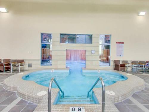 a hot tub in the middle of a room at The Grotto in Canmore