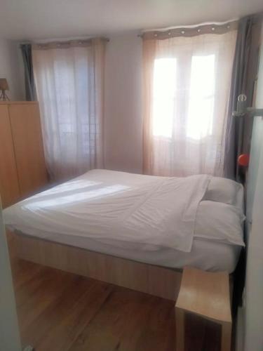 quiet and very central apartment
