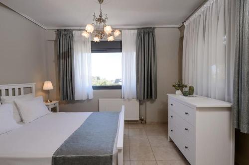 A bed or beds in a room at Lagonisi luxurious residence Nelly's Jacuzzi house