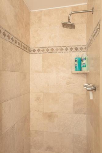 Gallery image of Hawaii Oceanfront Beach House Paradise on the Beach Family Activities in Haleiwa