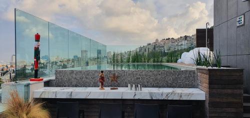 Πισίνα στο ή κοντά στο SERENE - Infinity Cview pool - 4 bedrooms Luxury Penthouse