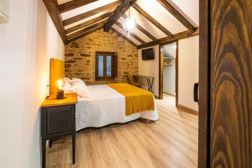 a bedroom with a bed in a room at Casa Rural Laxido in Rianjo