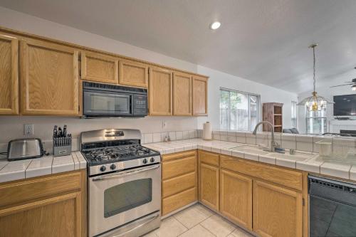 Gallery image of Cozy Home with Hot Tub about 13 Mi to Sacramento in Elk Grove