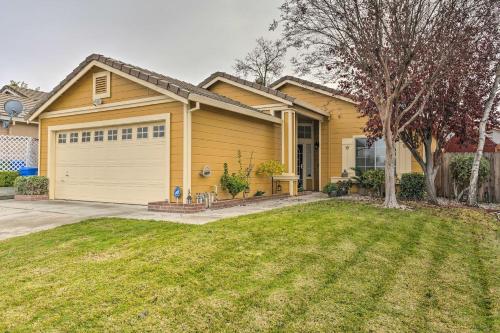 Gallery image of Cozy Home with Hot Tub about 13 Mi to Sacramento in Elk Grove