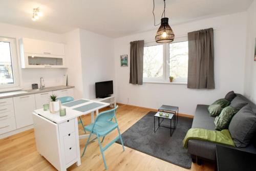 Modern Balcony Apartment with free Parking