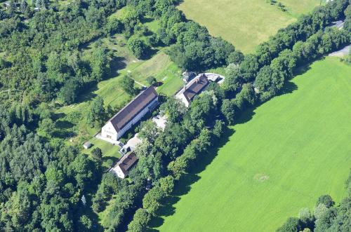 Vaade majutusasutusele Land- und Golfhotel Alte Fliegerschule linnulennult