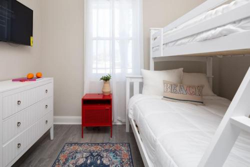Lovely 4BR King Beds Steps To Beach And Pier F photo 27