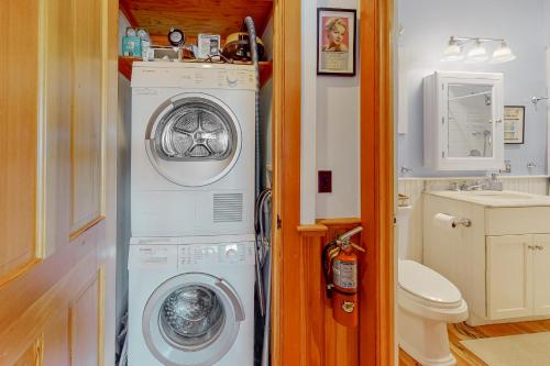 A bathroom at Commercial Street Retreat