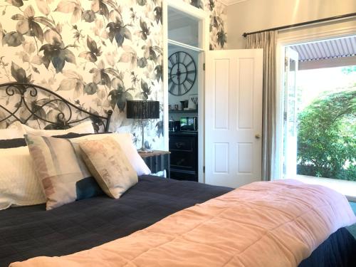 Ένα ή περισσότερα κρεβάτια σε δωμάτιο στο Pool Queen Bedroom Suite