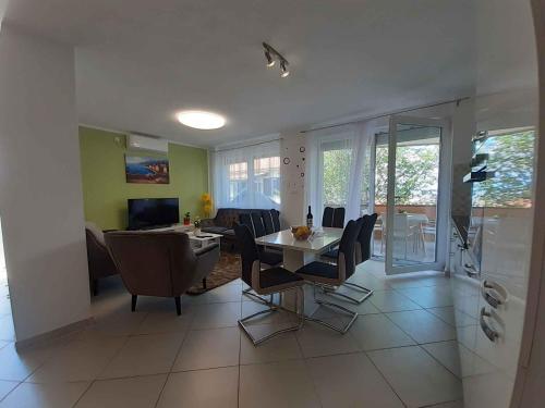 Apartment in Malinska - Insel Krk 43302