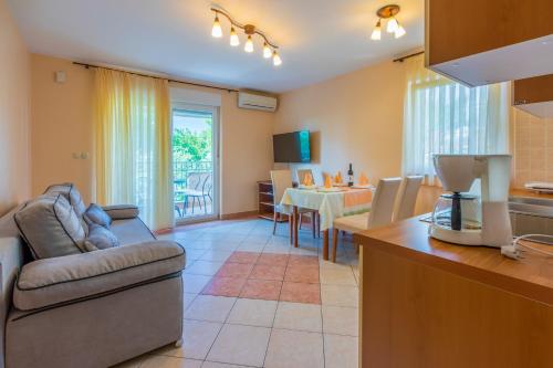 Fotografia z galérie ubytovania Apartments in Crikvenica 43204 v destinácii Crikvenica