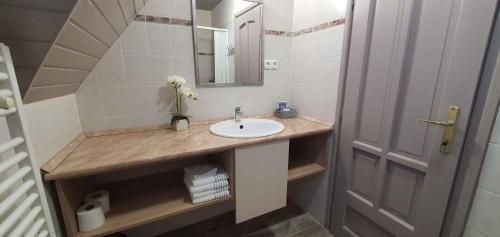 Koupelna v ubytování Holiday home in Balatonmariafürdo 43399