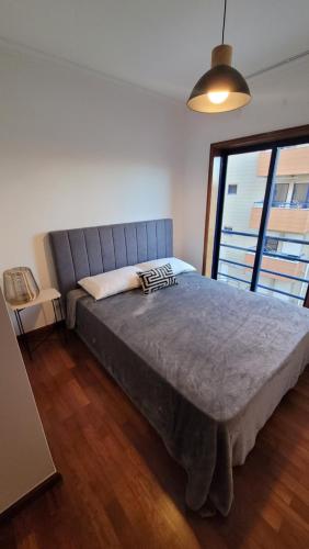 Postel nebo postele na pokoji v ubytování Apartamento T1- Gaia zona.comercial