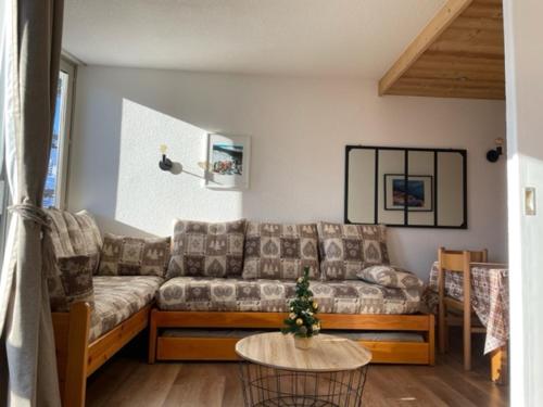 Appartement pour 4, en plein centre des Belleville, proche pistes et commodités - FR-1-574-50
