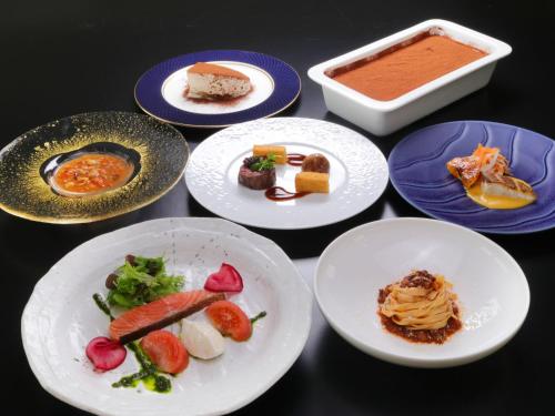 ホテルの敷地内または近くでの食事または食べ物