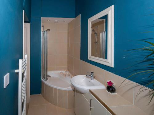 a bathroom with a sink and a bath tub at The Music Room in Aveton Gifford