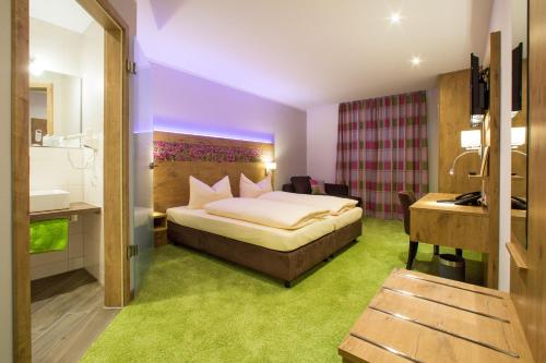 Tempat tidur dalam kamar di Hotel Bauer garni