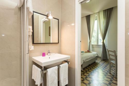 Ванная комната в The Leoncino Hotel