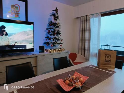 Televisyen dan/atau pusat hiburan di LE PARADISO centre SAINT-GERVAIS