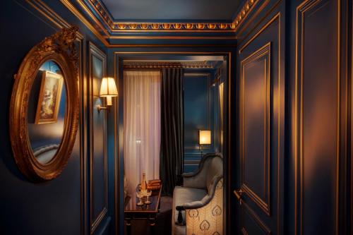 a room with a chair and a mirror at Maison Proust, Hotel & Spa La Mer in Paris