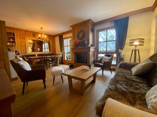 Chalet Mont Blanc - Arc 1950 - Ski-in Ski-out, 2 bed duplex, sleeps 8