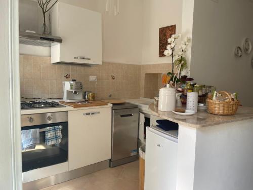 a kitchen with white cabinets and a counter top at B & B L'ABBRACCIO in Agnone