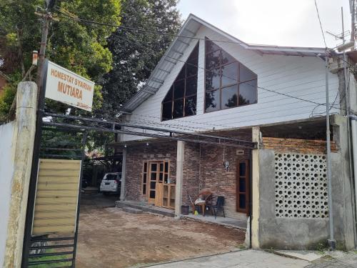 a house that is being built with a garage at Mutiara Homestay Syariah in Timuran