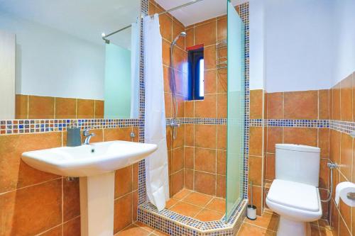 A bathroom at Kalma Villa Exi