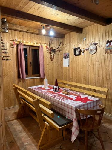 Fotografia z galérie ubytovania Holiday Home Asja Lukovo Bribir v destinácii Lukovo